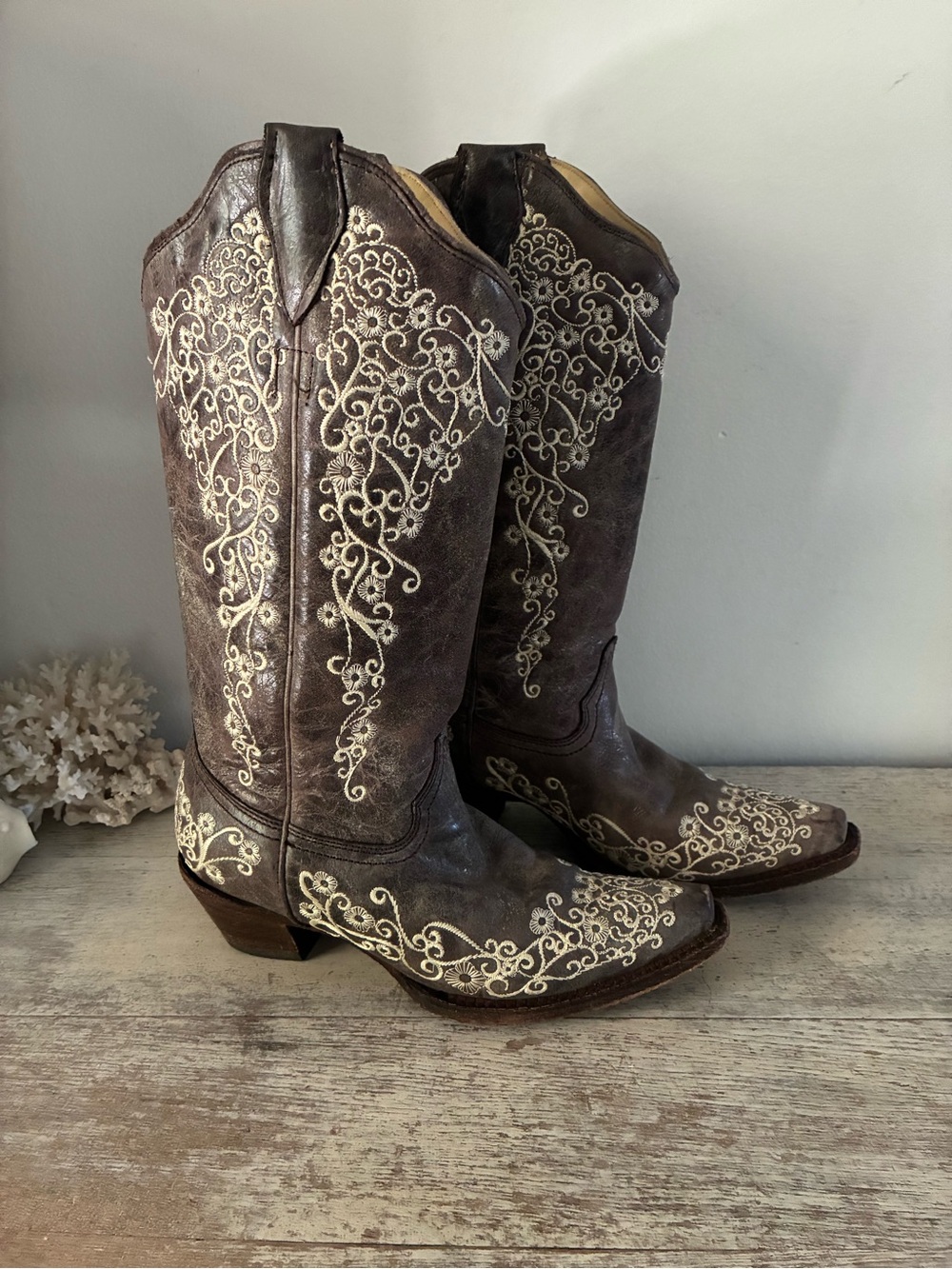 Corral Embroidered Cowgirl Boots Size 7.5